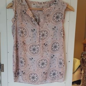 Patterned sleeveless blouse
